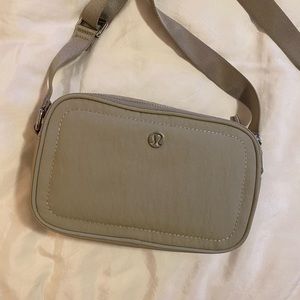 Lululemon camera crossbody raw linen